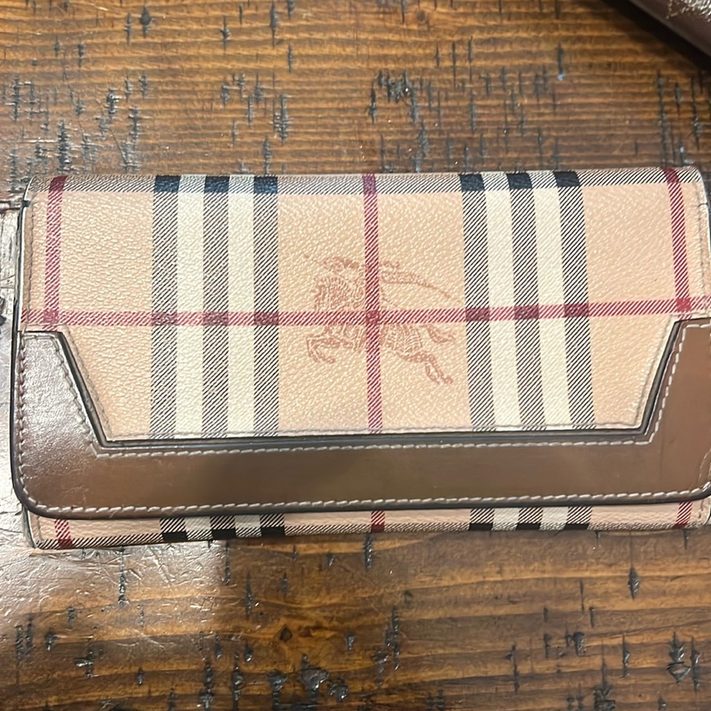Giveaway - Burberry wallet As is
